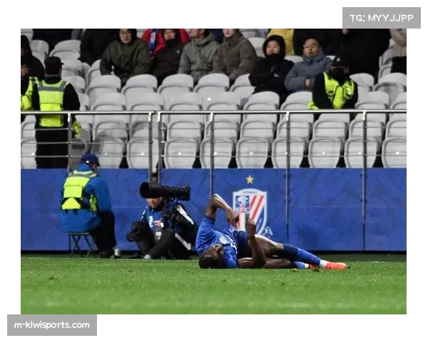 申花五大主力缺阵影响防守 中场控制力下降导致后防受压 申花五大主力缺阵影响防守 中场控制力下降导致后防受压